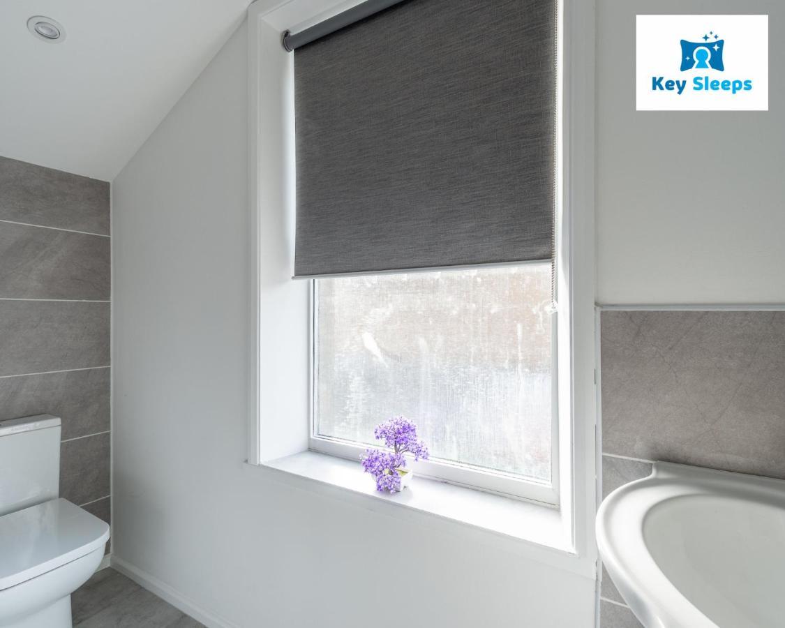 Five Bedroom Spacious Modern House By Keysleeps Short Lets Workington Lake District Beach 외부 사진
