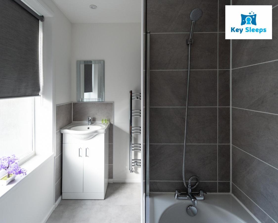 Five Bedroom Spacious Modern House By Keysleeps Short Lets Workington Lake District Beach 외부 사진